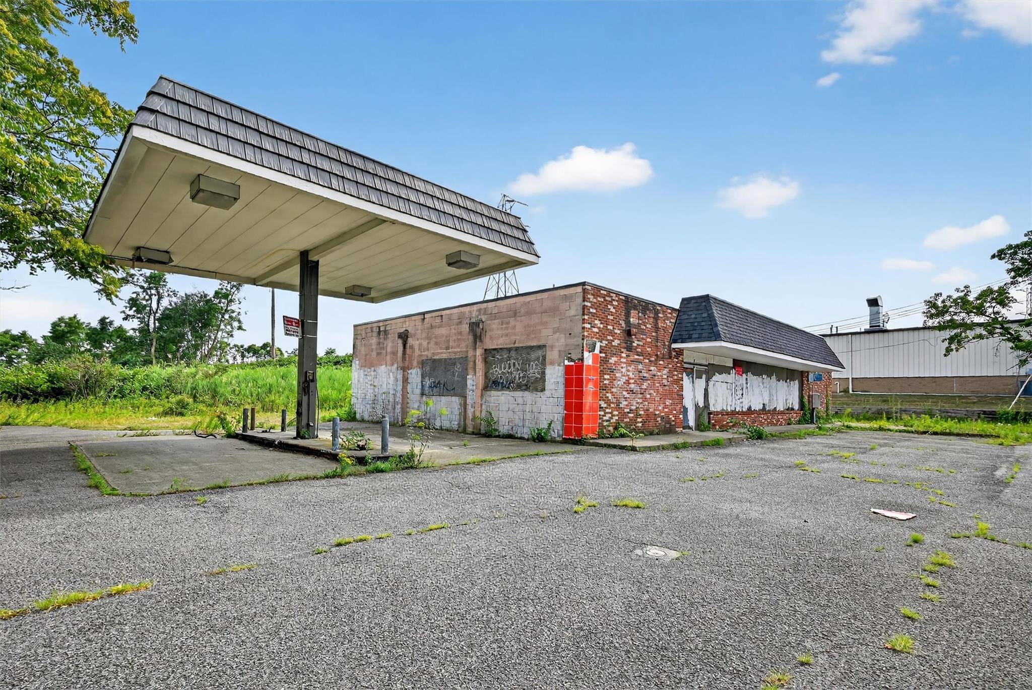 FOR SALE Gas Station amp ; Convenience Store Redevelopment Opportunity Zoned As Of Right High Traffic Location Dense Residential Proximity Unlock the full potential of this rare value add gas ...