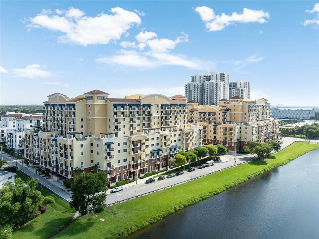 This beautifully maintained 2 bedroom, 2 bath condo offers high ceilings, an open layout filled with natural light, and balconies off the living room and master bedroom showcasing expansive city ...