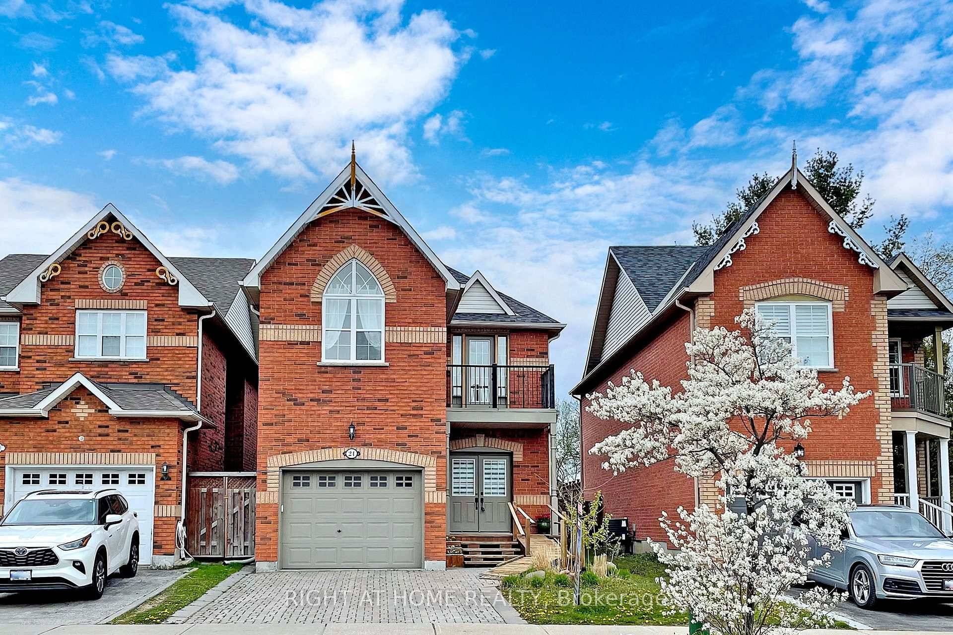 Fabulous Family Home, freshly painted, Backing To Conservation Park Land.