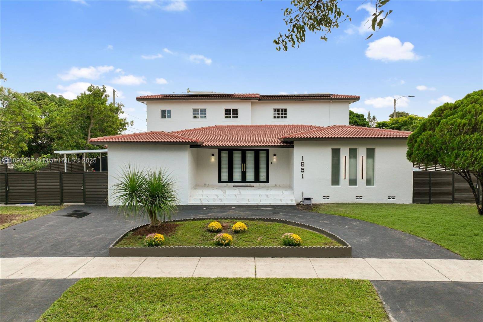 Completely Remodeled Oversized Home Near Miami International Airport amp ; Miami Freedom Park !