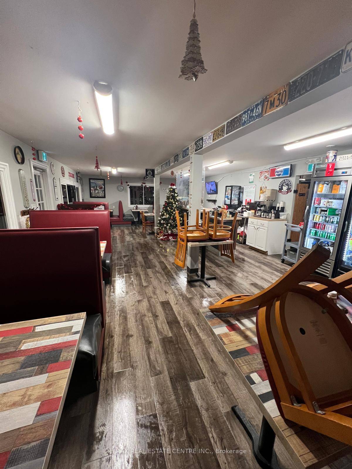 Franks Caf and Diner is a Turnkey Fully Equipped restaurant business for sale in a thriving small town location with country living.