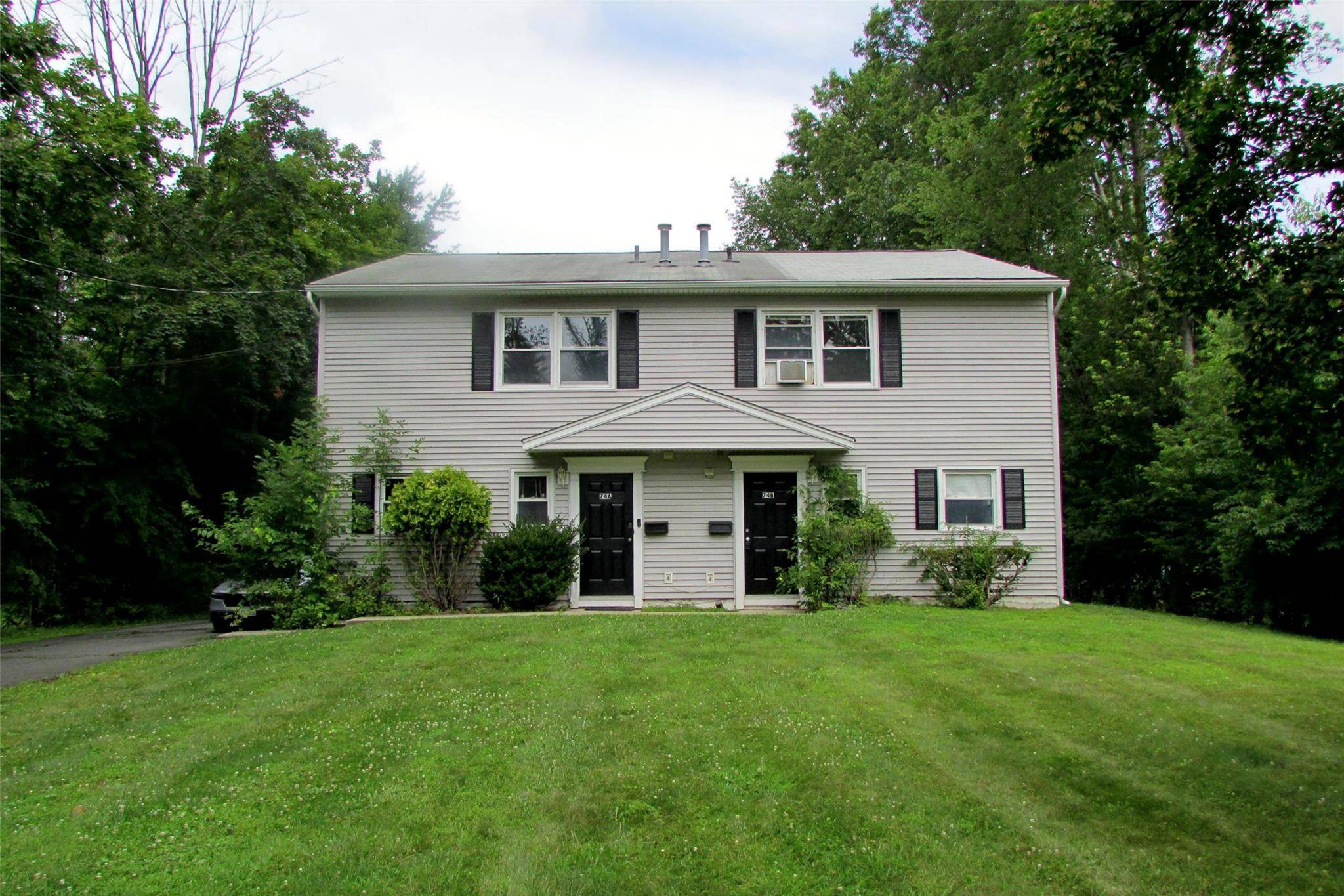 Beautifully amp ; Stylishly Renovated Duplex available immediately for Rent in West Nyack !