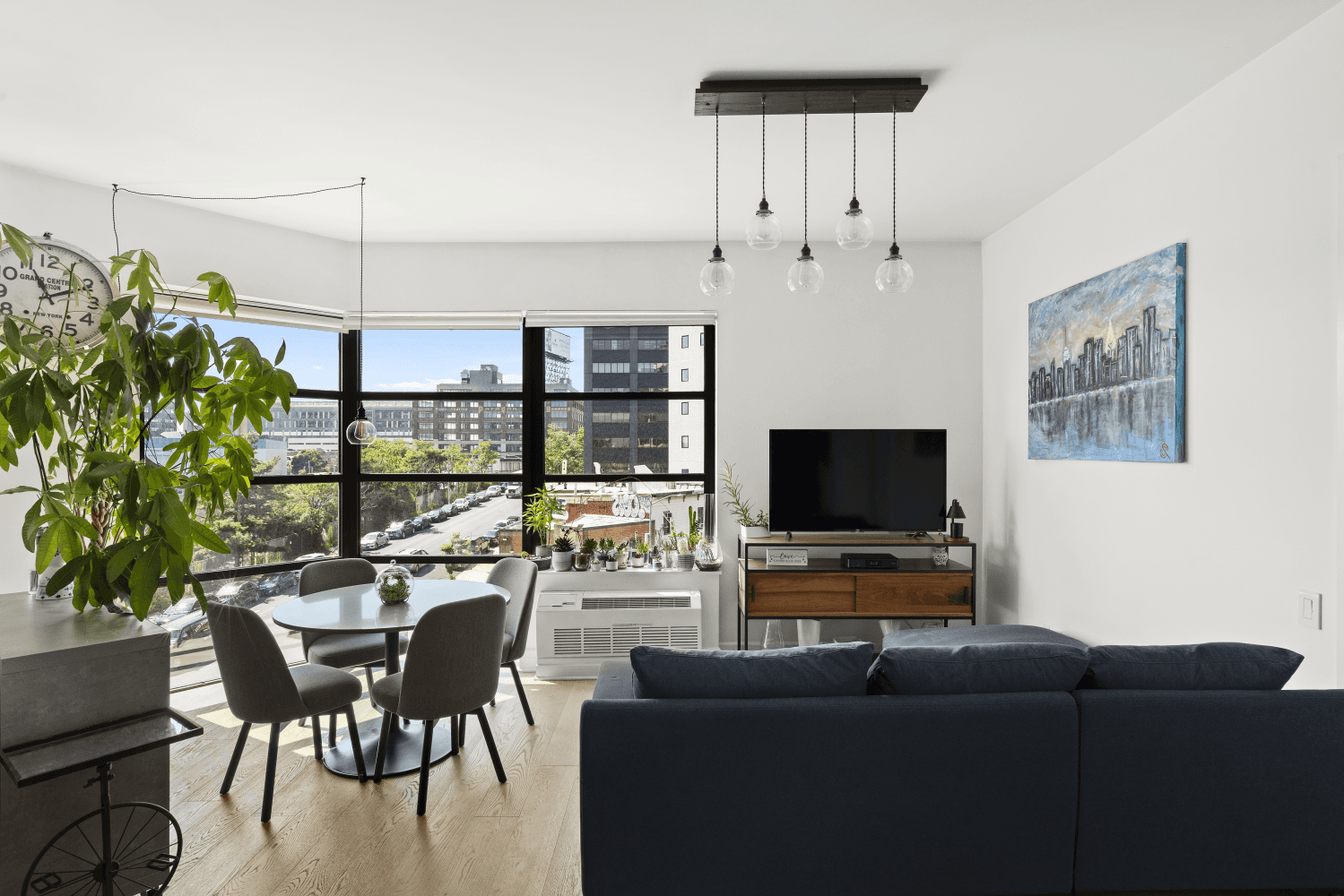 15 year 421a tax abatement that expires in 2033Welcome to The Jackson, a boutique condominium where sleek and elegant modern design mesh seamlessly with classic industrial loft space living.