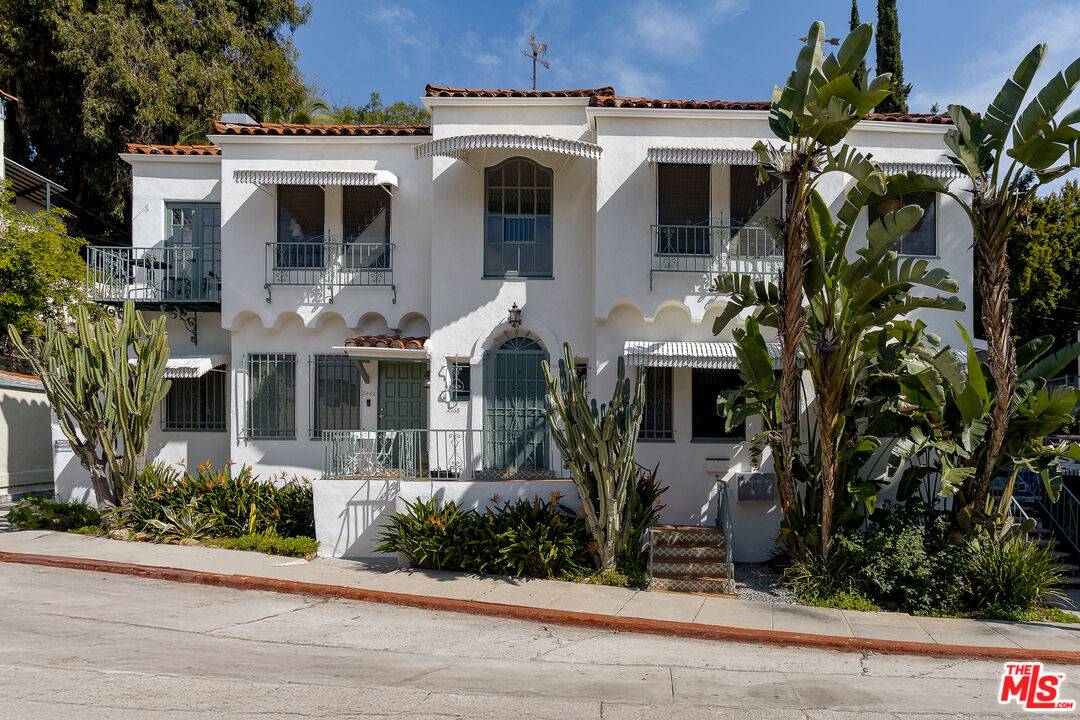 2166   Beachwood Ter 8BR Hollywood Hills East La