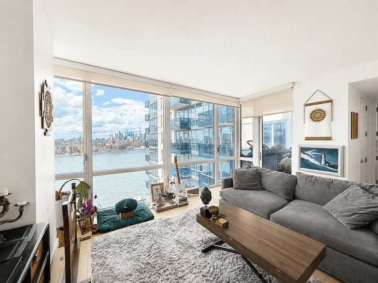 Residence 25L at The Edge is a rare opportunity to rent a one bedroom home with truly unobstructed Manhattan skyline views in one of Williamsburg s most sought after waterfront ...