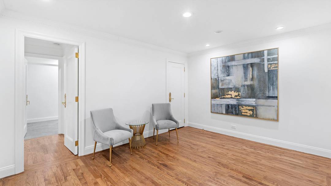 PRIME FIFTH AVE MEDICAL SUITE PART TIME LEASE 2 to 3 DAYS WK Secure a Fifth Avenue presence with direct street access E 69th St just off Fifth Ave, offered ...
