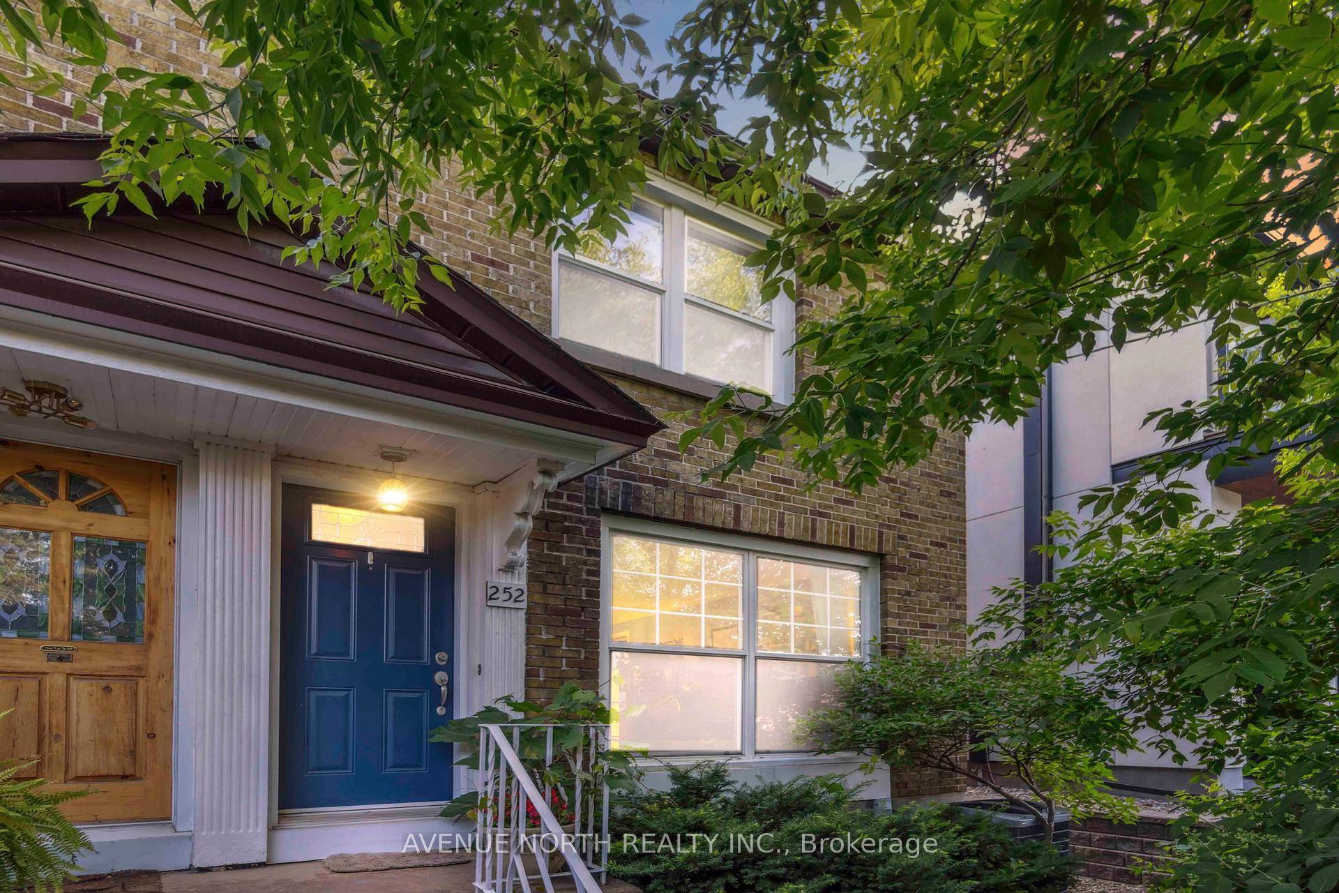 Offer received Presenting Friday 3 00pm Tucked away in a secluded hedge lined setting, this charming and stylish semi offers a rare opportunity in Westboro.