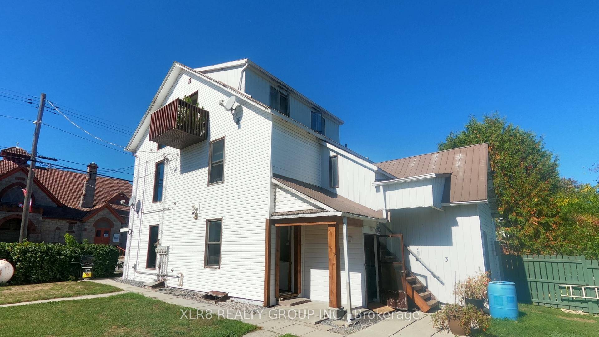 Rare Opportunity spacious recently renovated two bedroom apartment located in Pakenham, includes one 3 pc bathroom, living room, and dining room, with parking, pot lights, and easy to clean floors, ...