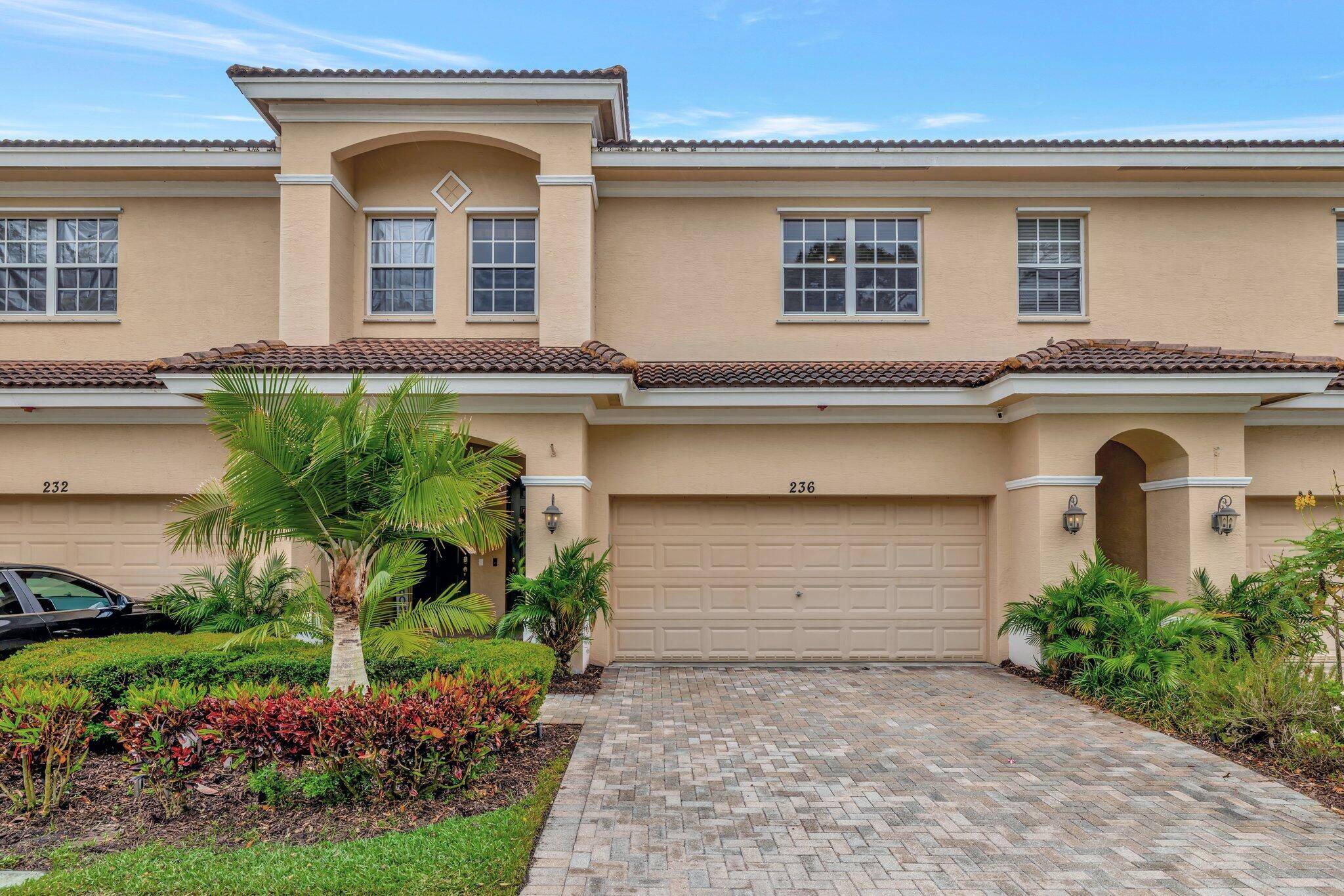 Move right in to this beautiful townhome in Whitemarsh Reserve !