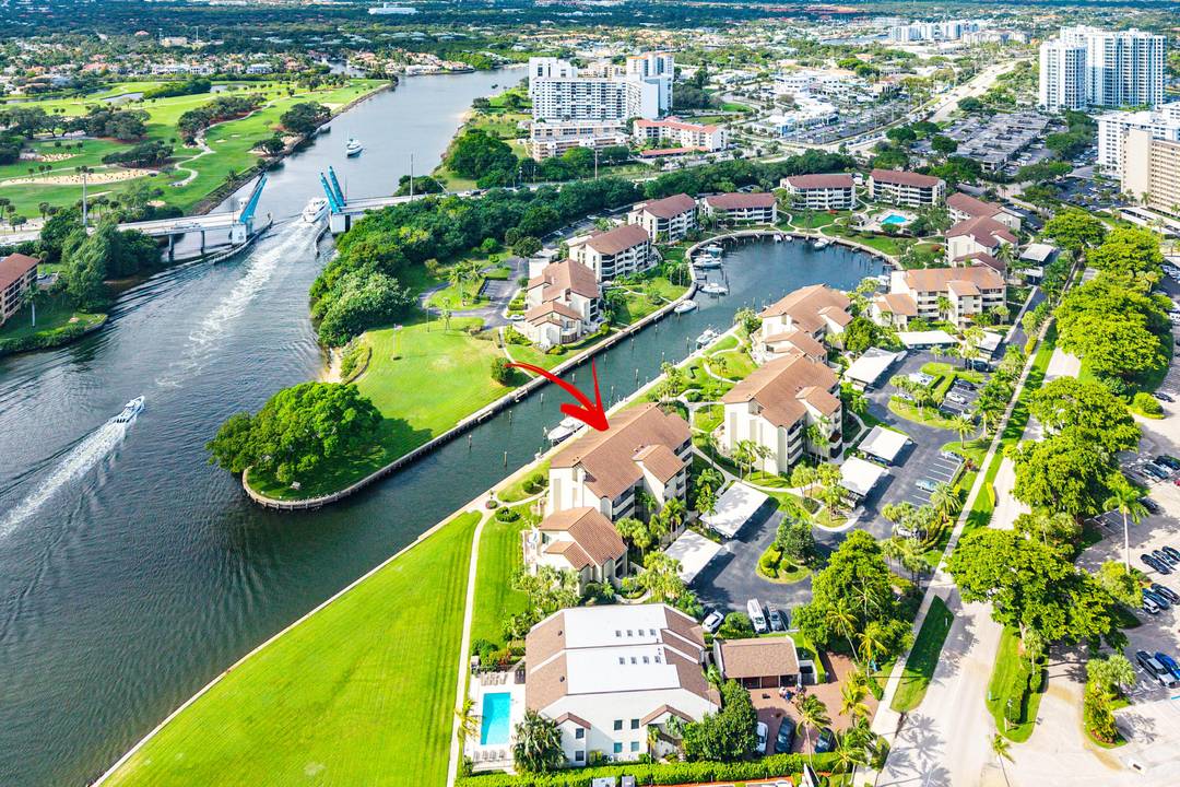 Embrace waterfront luxury in North Palm Beach !