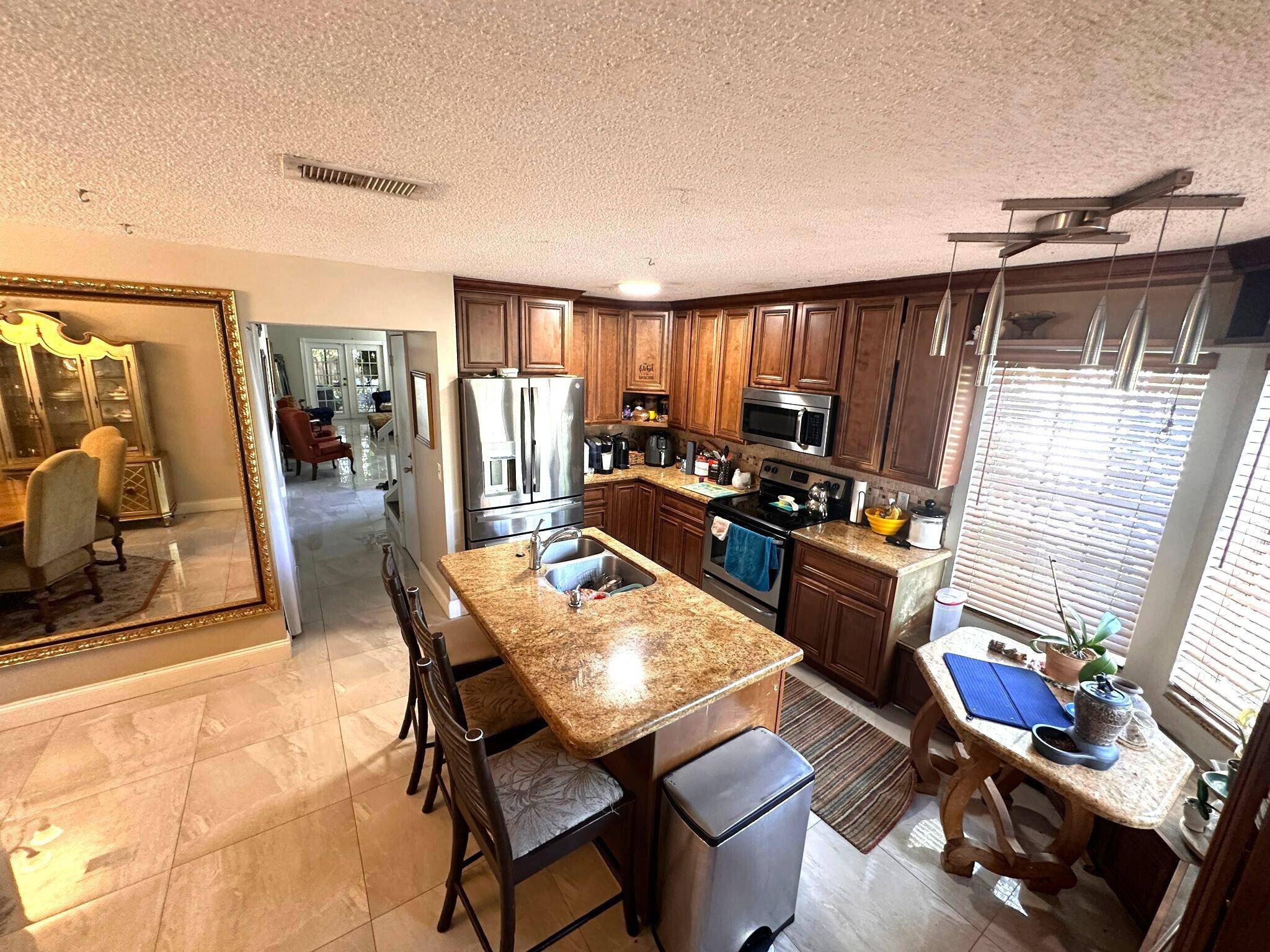 Beautiful 3 bedroom 3 bathroom Single Family Home located in the gated enclave of Victoria Woods.