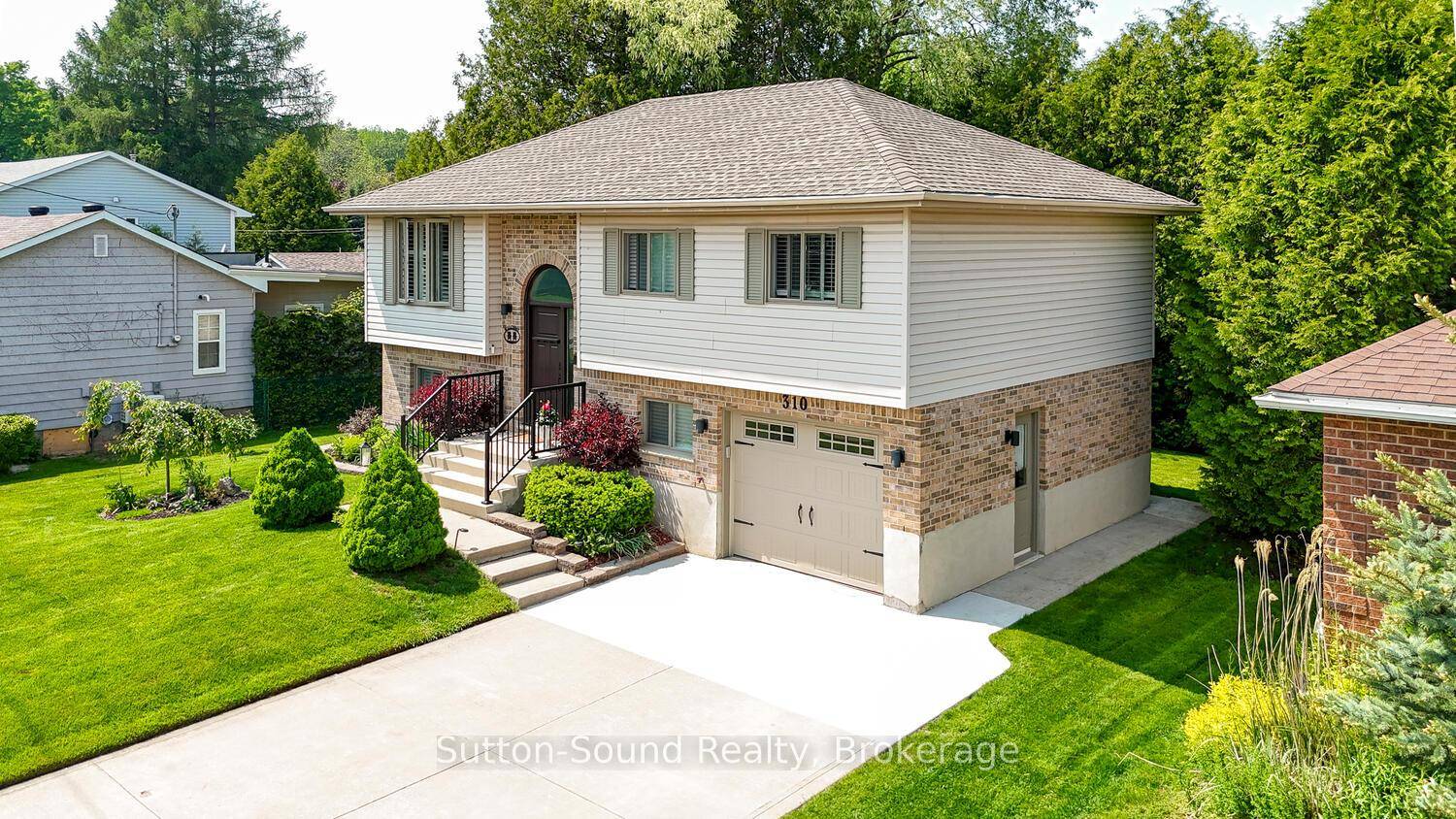 This beautifully updated 2 bedroom, 2 bathroom raised bungalow is just minutes from downtown Harrison Park and Conservation Grounds.