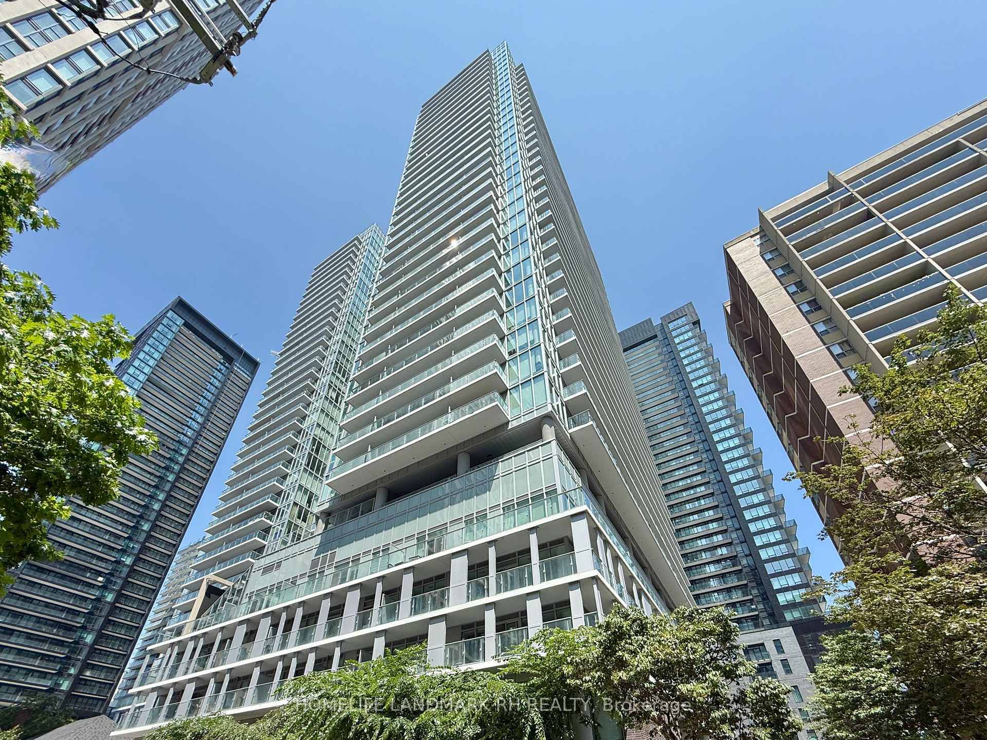 Bright amp ; Spacious 2 bedroom 2 bathroom in central midtown by Pemberton.