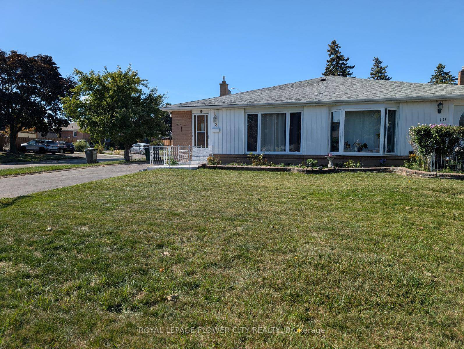 Attention investors, multi families or first time buyers !