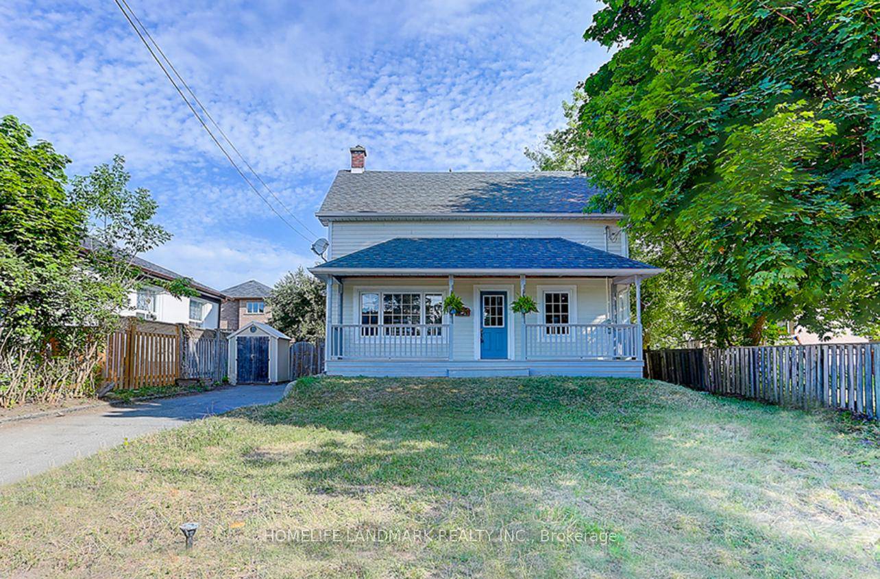 Great Location In Richmond Hill, Close To Yonge Street, Bayview SS, Alexandre Mackenzie SS, Go Train Station, Costco, Walmart, Restaurants, Banks, Richmond Hill Library, Church etc.
