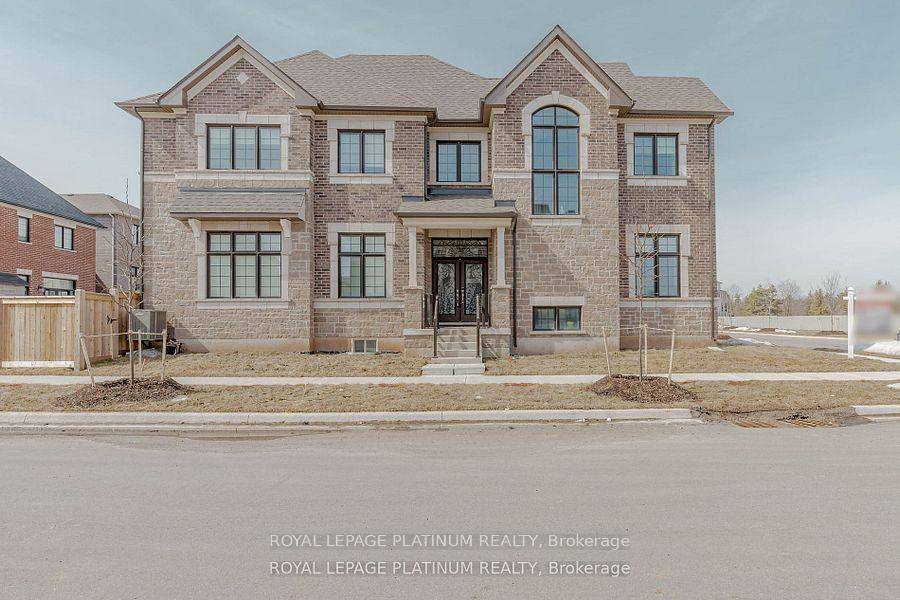 This stunning 4 bedroom corner unit home offers a perfect blend of luxury and comfort, with an abundance of outdoor space and breathtaking views.