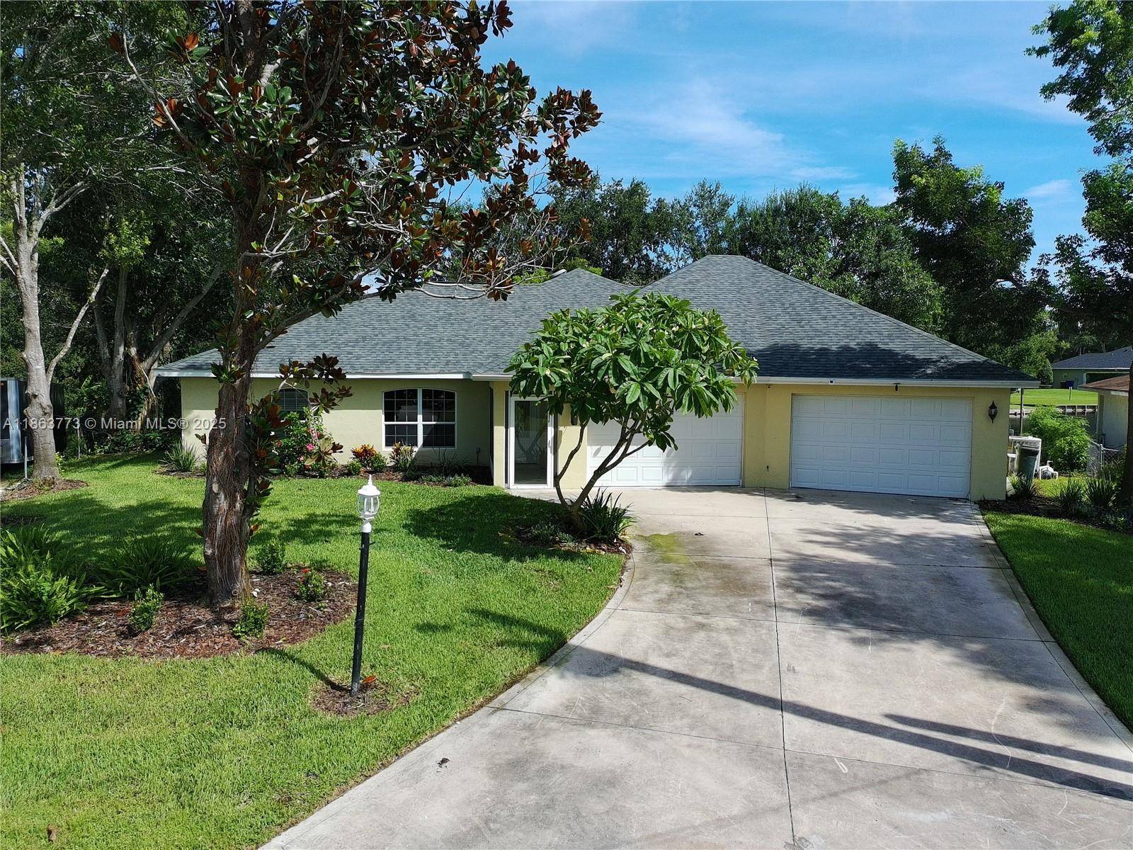 Welcome to this spacious 3 bedroom, 3 bath home in the desirable Erin Parks Canals neighborhood !
