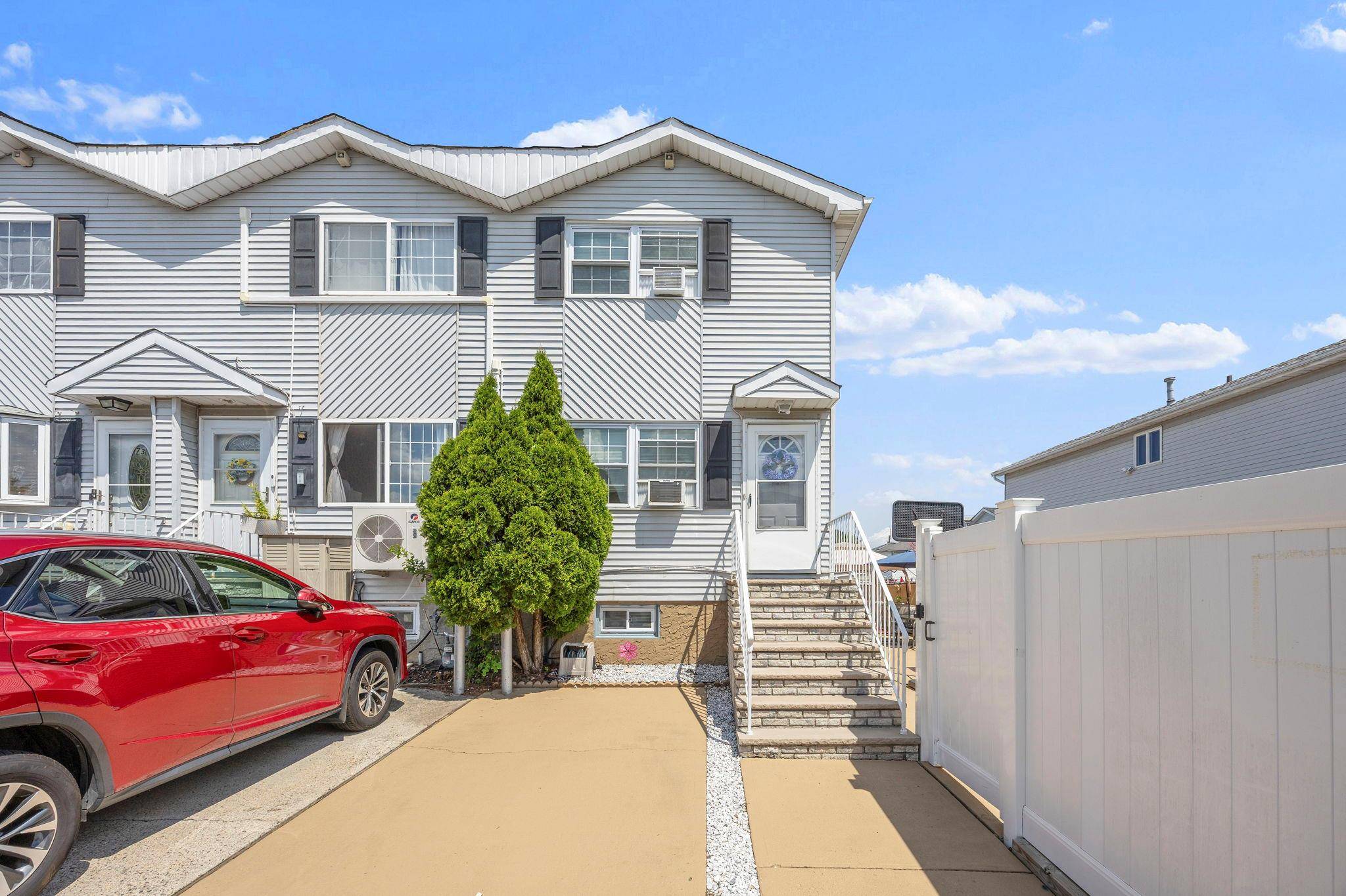 Semi Detached 1 Family Townhouse on an Oversized Lot in Staten Island !