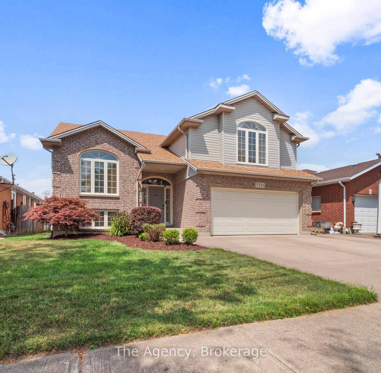 Welcome to 7721 Parkview Crescent !