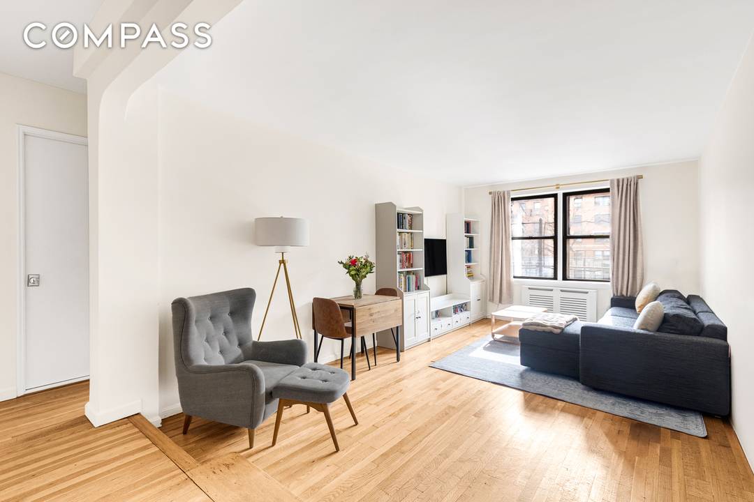 Rare UWS 1BR with Bonus Room Ideal for WFH or Growing Needs Newly priced and offering exceptional value, this bright and well proportioned Upper West Side home features a rare ...