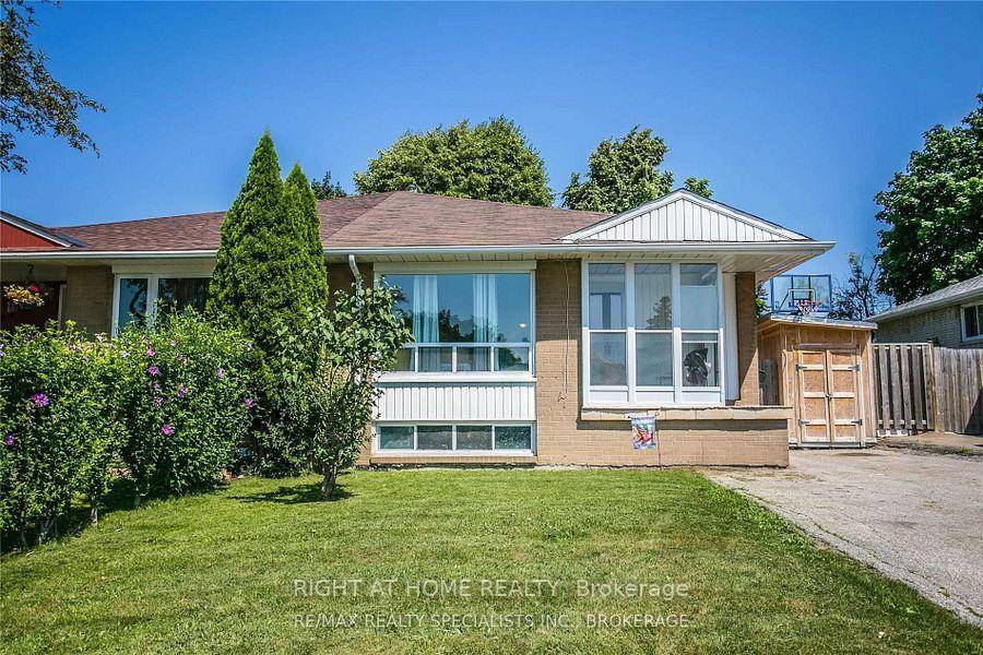 Beautifully maintained 2 bedroom ground level unit located in a high demand, family friendly neighbourhood of Brampton.