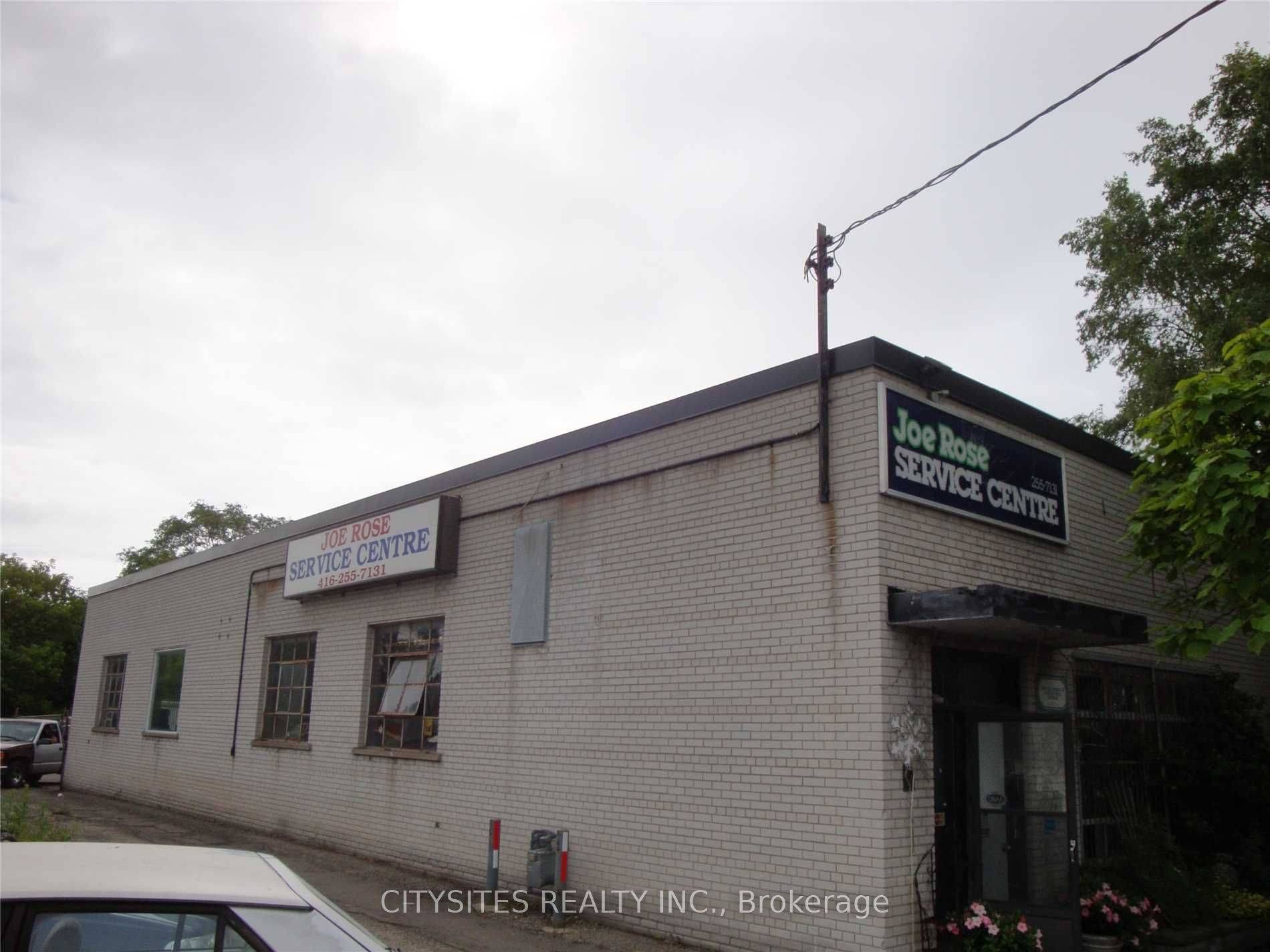 Excellent Location, Detached 3500Sqft Auto Garage 60ft By 218ft Lot.