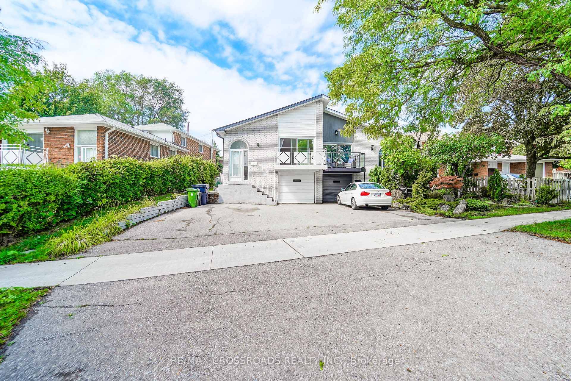 Excellent Location ! Famous Ayj 28 746 amp ; Zion Heights School !