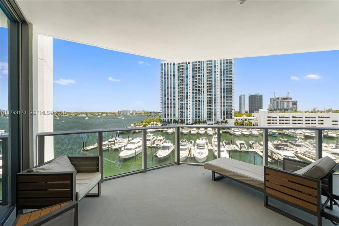 Luxury Waterfront Living at Marina Palms !