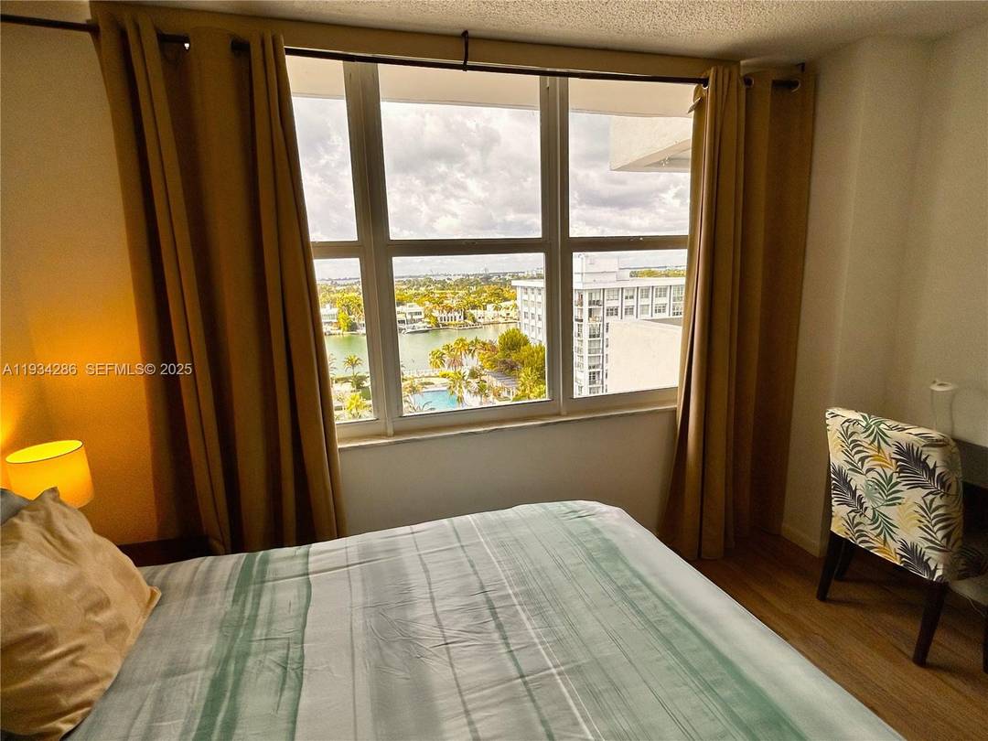 Discover your dream apartment in a stunning oceanfront building in Miami Beach, complete with private beach access !