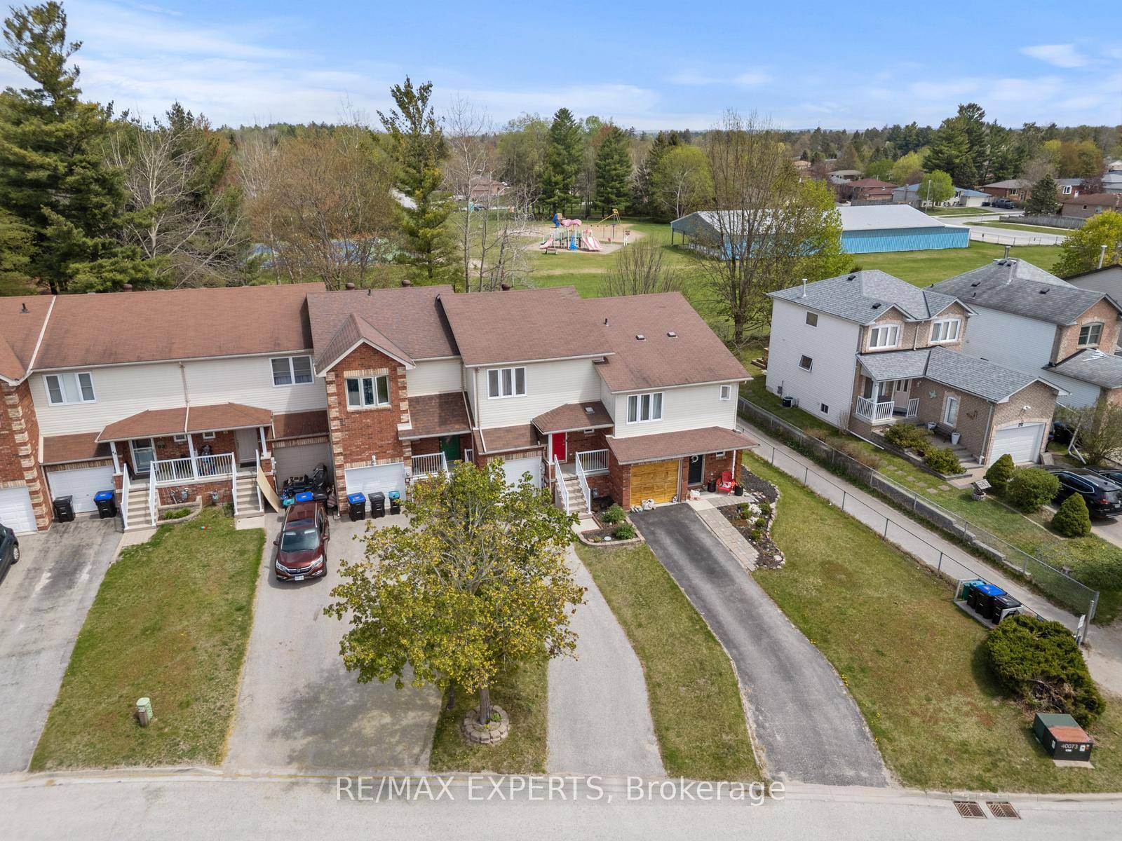 Welcome To 89 Parkside Crescent, Located On A Quiet Street In Angus !