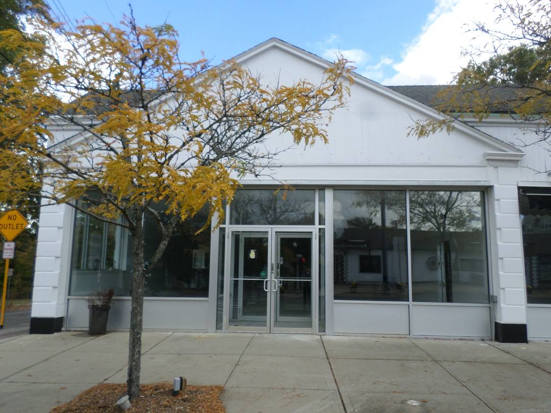 Desirable Whitneyville location on the corner of Putnam Avenue East Side Lake Side sits this brick free standing 4080 square foot one story retail building in prime condition.