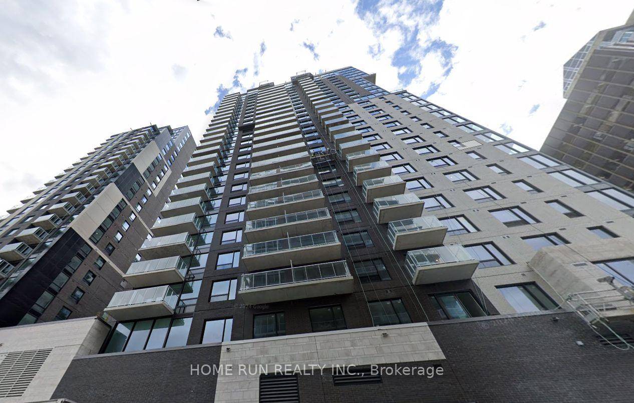 Welcome to this furnished one bed one bath condo unit located In the heart of Ottawa's vibrant ByWard Market where luxury living meets the dynamic downtown lifestyle.