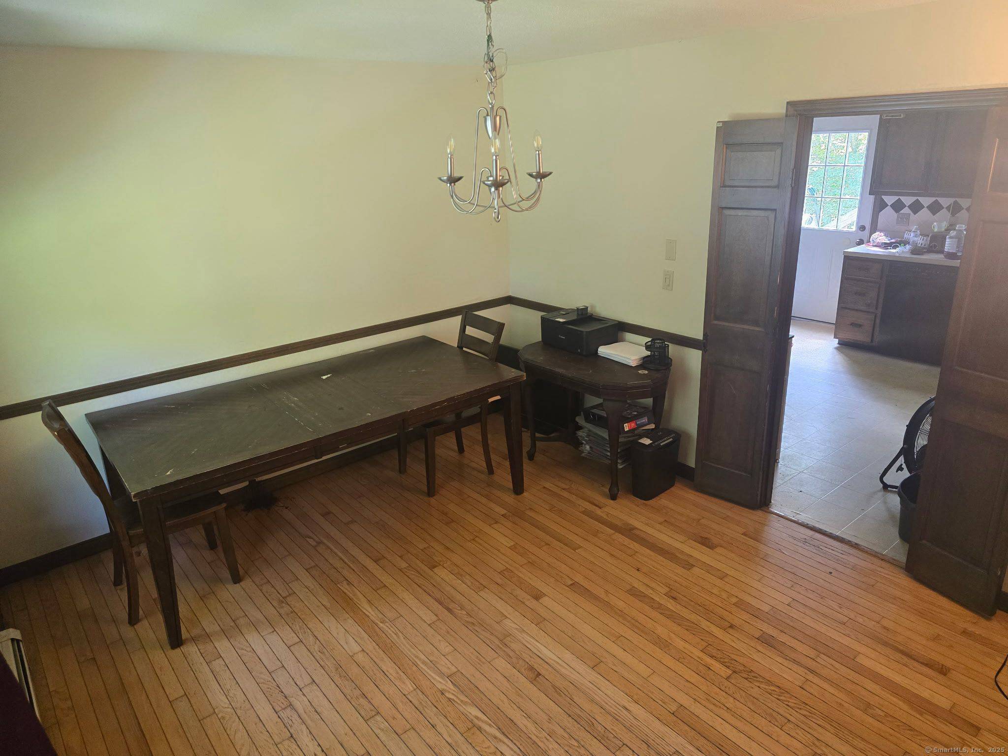 Charming 4 bed, 21 2 bath Colonial in Sherwood Forest, Gales Ferry 1, 986 sq ft on nearly 1 acre lot.