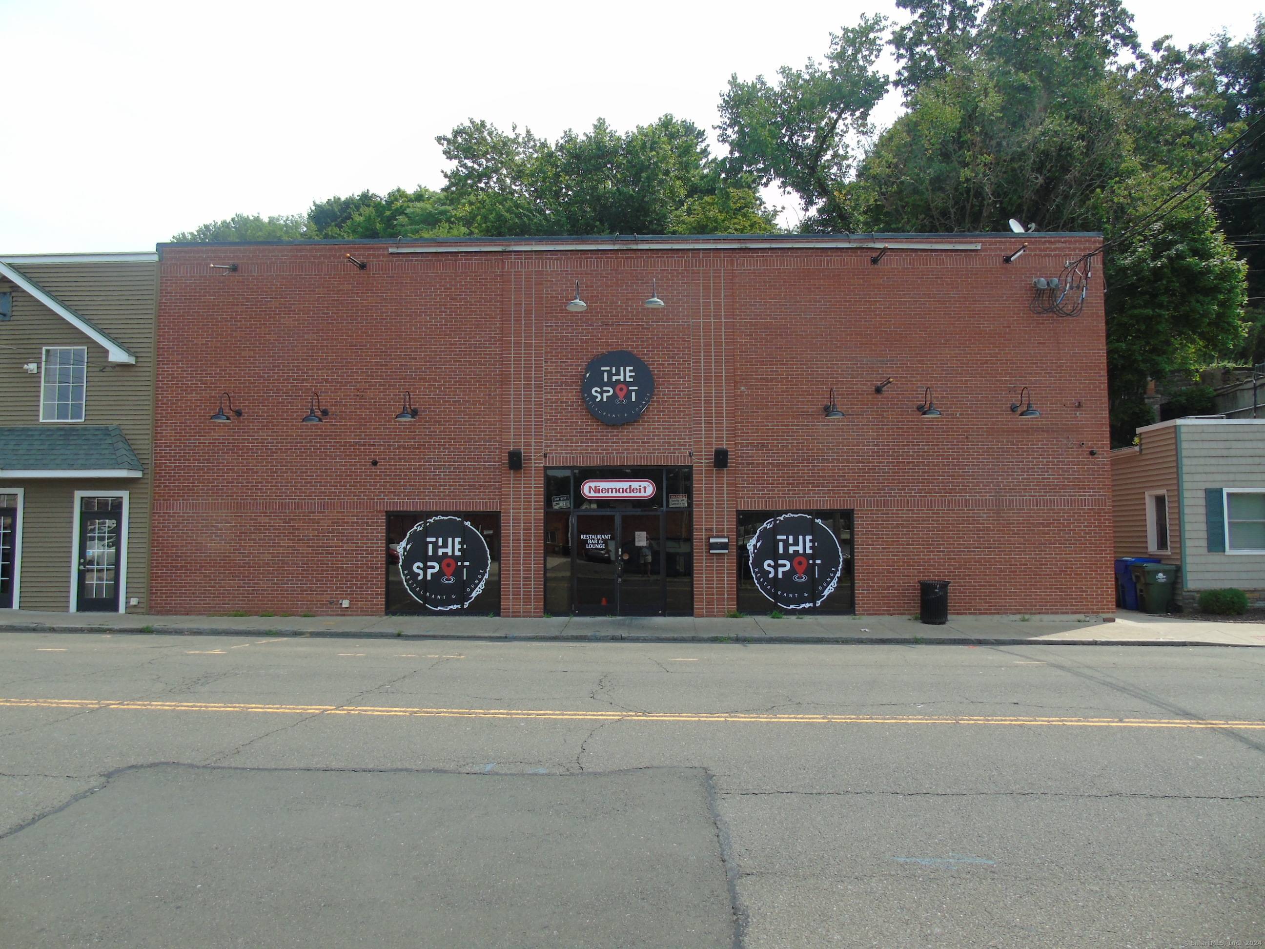 Turn Key Club, Restaurant, Bars, Full Kitchen.