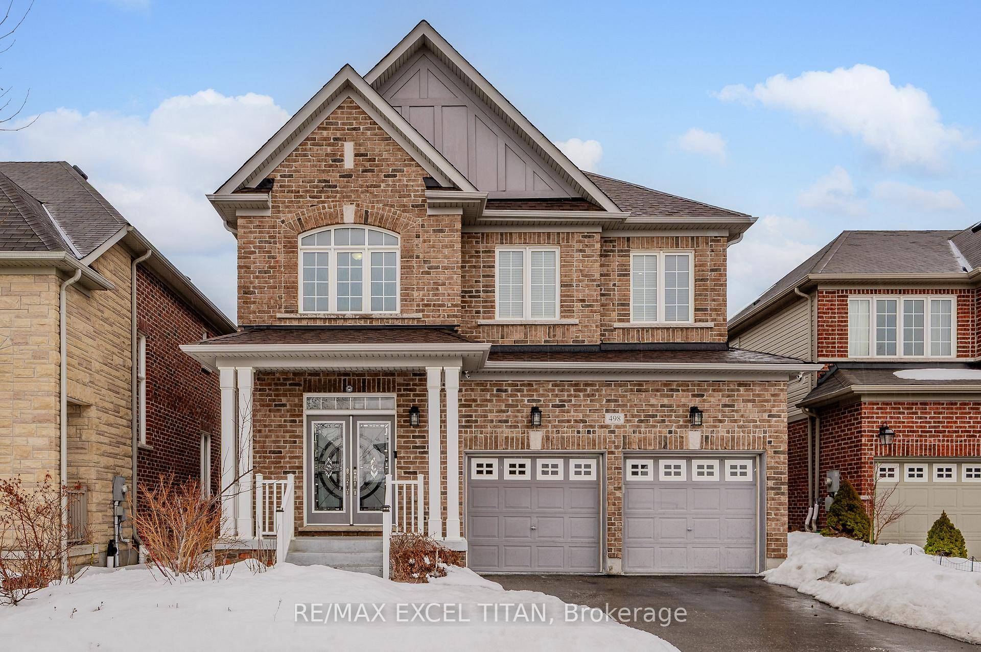 Beautiful 4 bedroom, 3 bathroom home available for lease in the desirable Doon South neighbourhood !