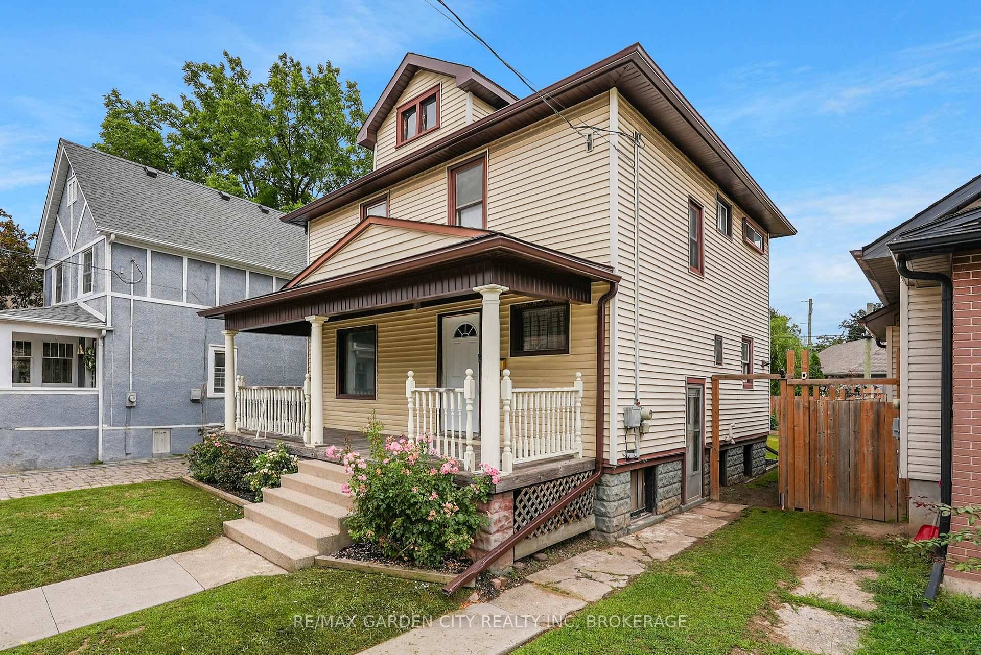 Spacious 4 bedroom 2 bathroom detached 2 storey home in Downtown St.