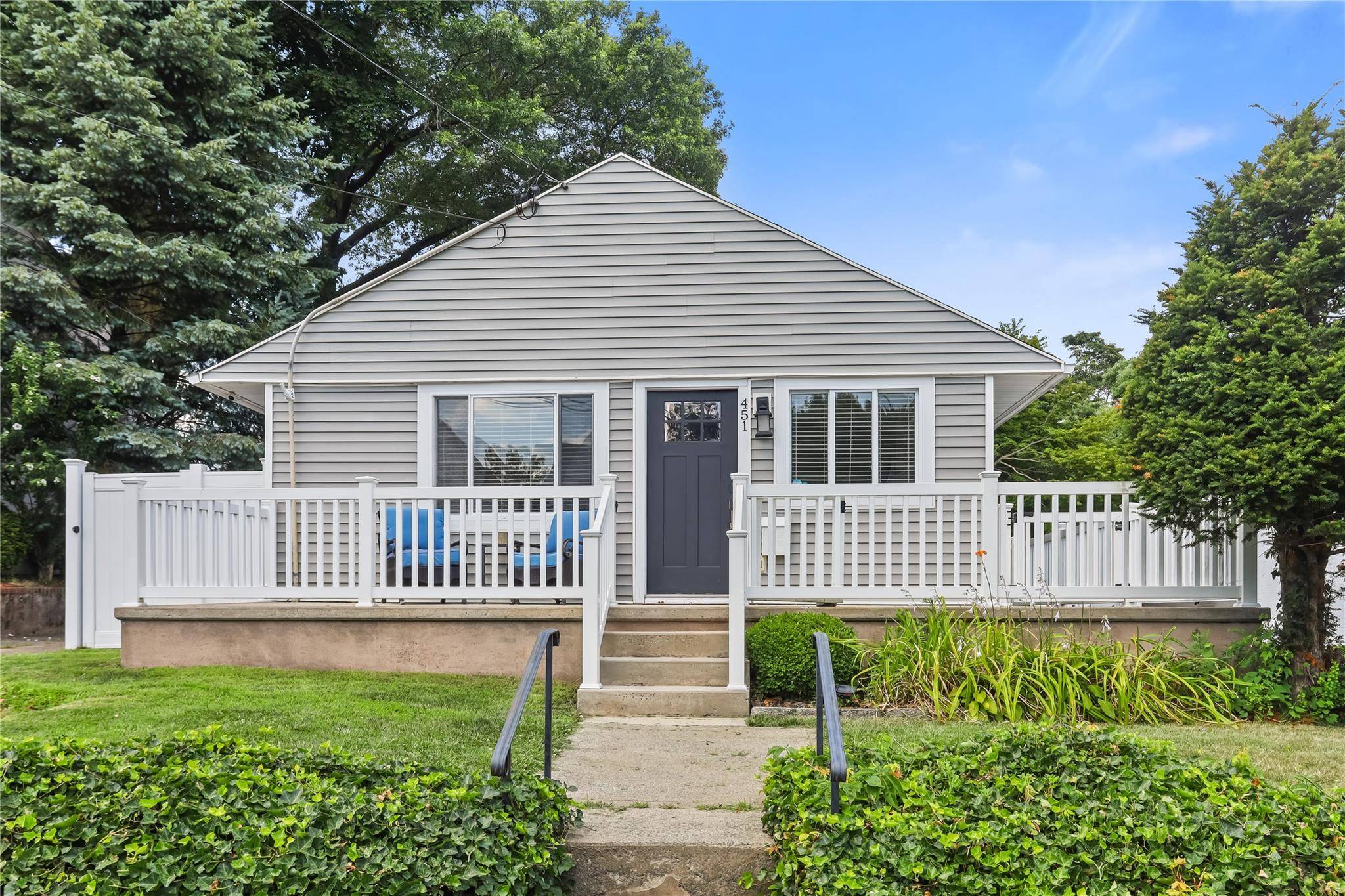 Charming Move In Ready Home in Yonkers !