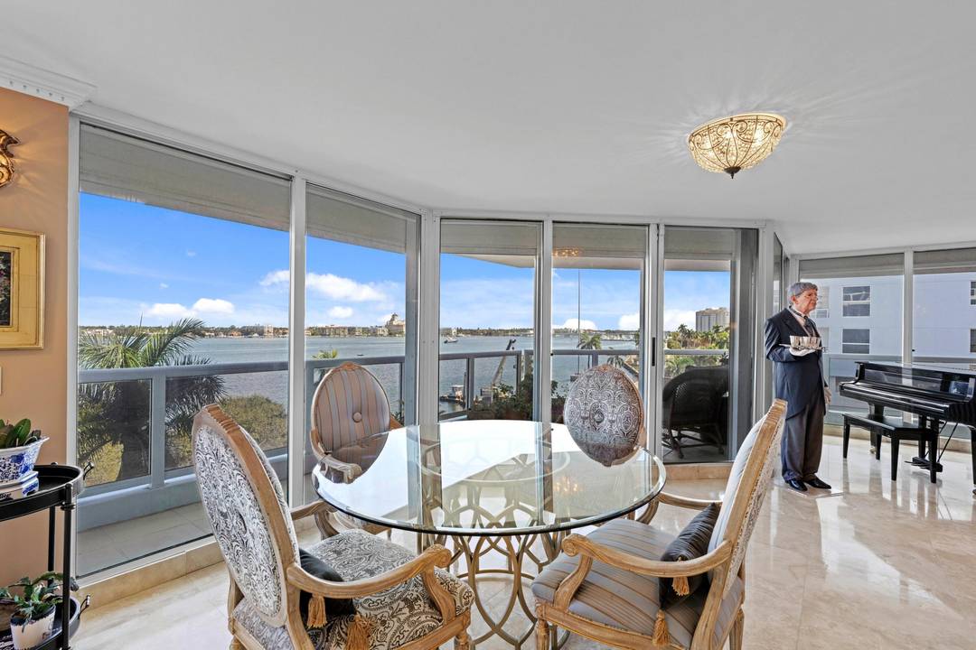 A rare opportunity awaits in Villa Del Lago's with this renovated 3 bedroom unit.