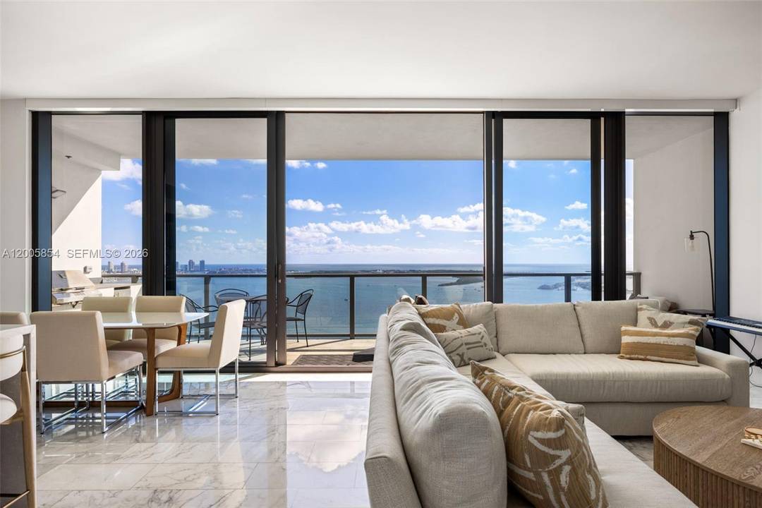 Perched on the 40th floor of the highly sought after 02 line at Echo Brickell, this southeast corner residence captures unobstructed ocean views stretching to Key Biscayne, along with beautiful ...