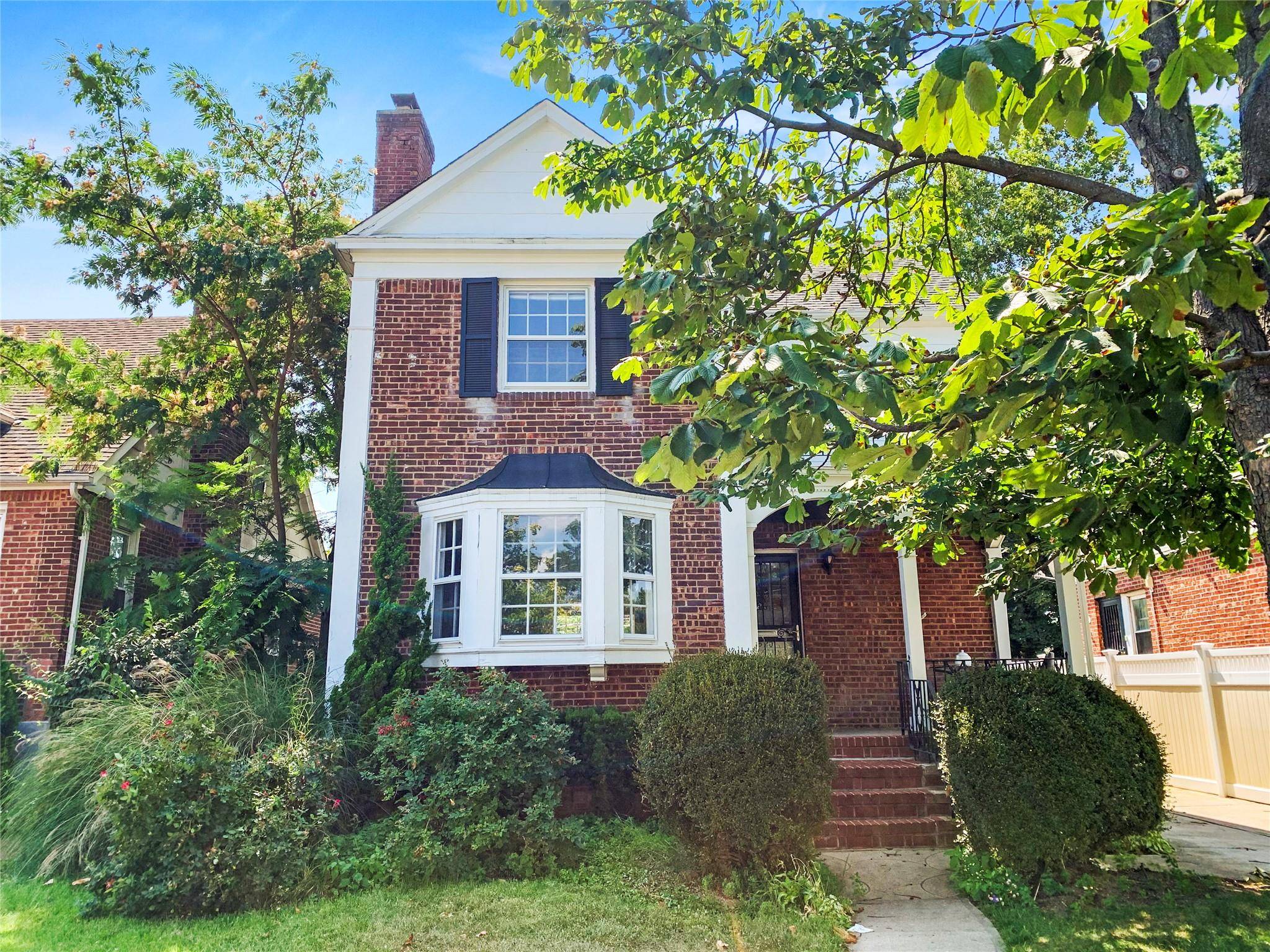Beautifully Renovated Colonial in the Heart of Fresh Meadows !