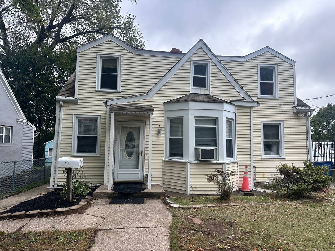 Two Family Home in New Haven Great Owner Occupant or Investment Opportunity Discover this well maintained two family home offering excellent potential for both owner occupants and investors.