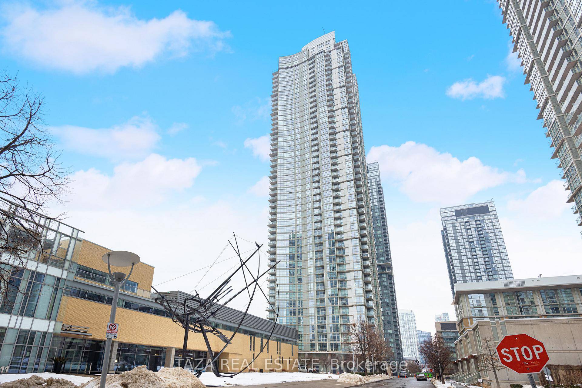 Newly Renovated, Bright amp ; Spacious One Bedroom Suite Fully Enclosed Den Perfect For Private Office Or Nursery In One Of The Most Sought After Buildings And Neighborhoods Located In ...