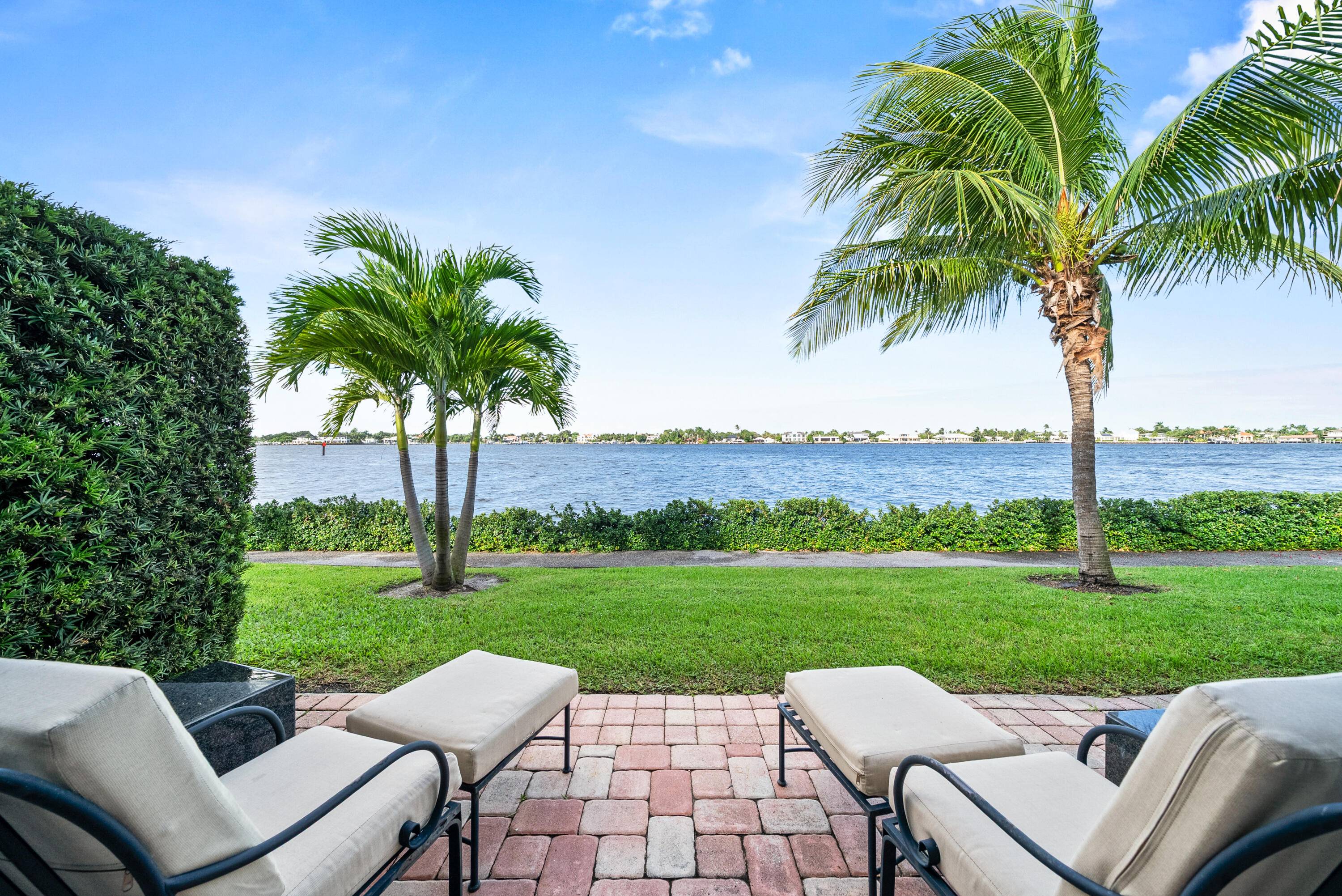 Spectacular direct Intracoastal views from every room !