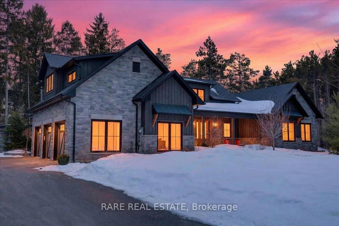 Exceptional custom built bungalow offering over 6, 000sq.