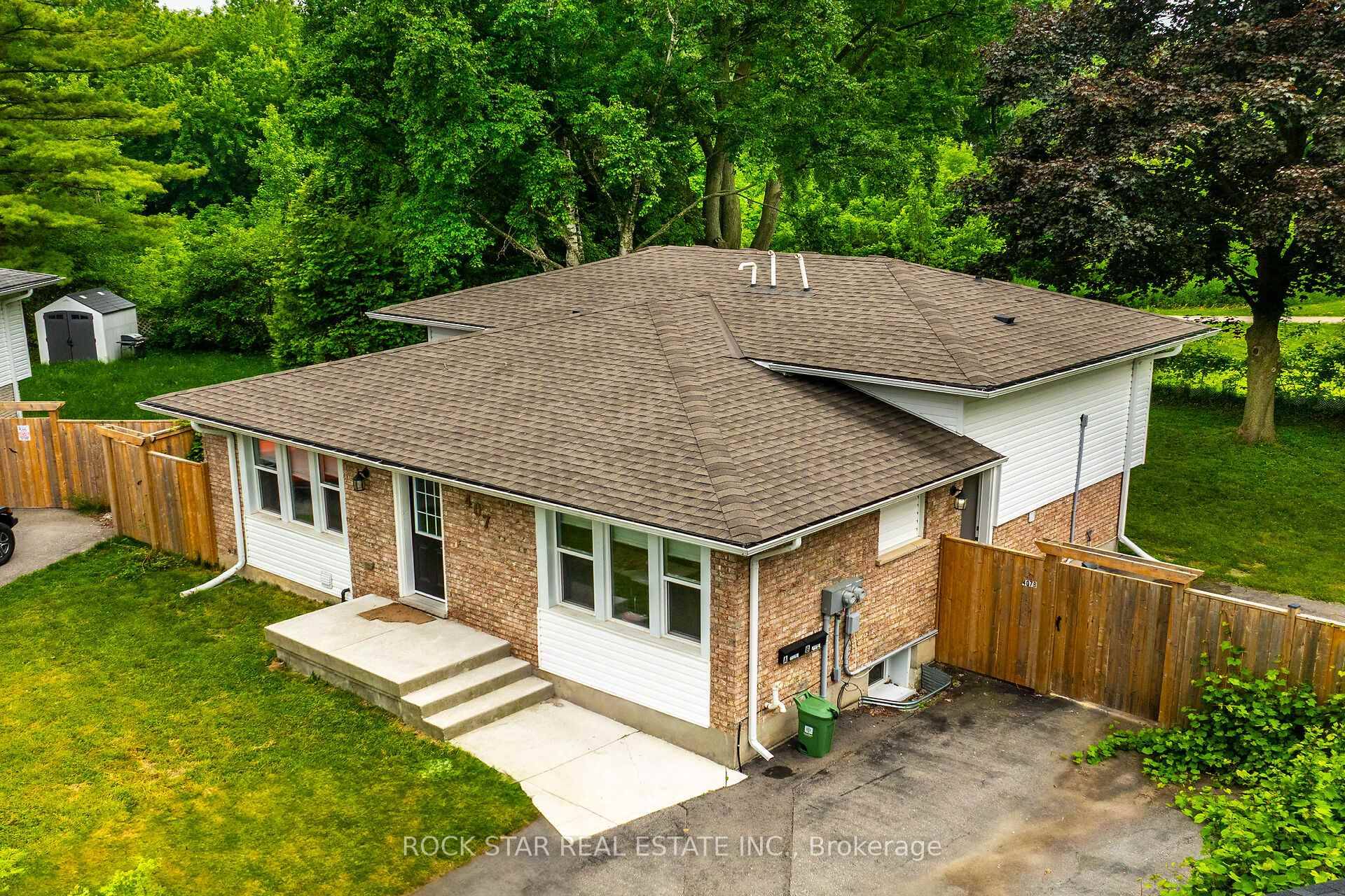 Recently Renovated 2 Unit home in Prime North London Location !