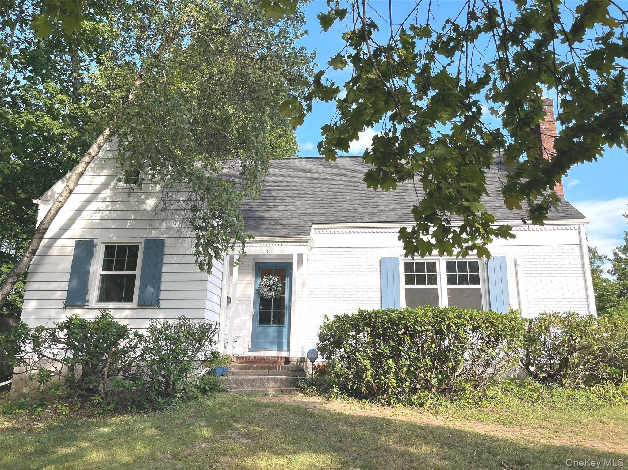 Charming Southside cape in established neighborhood.