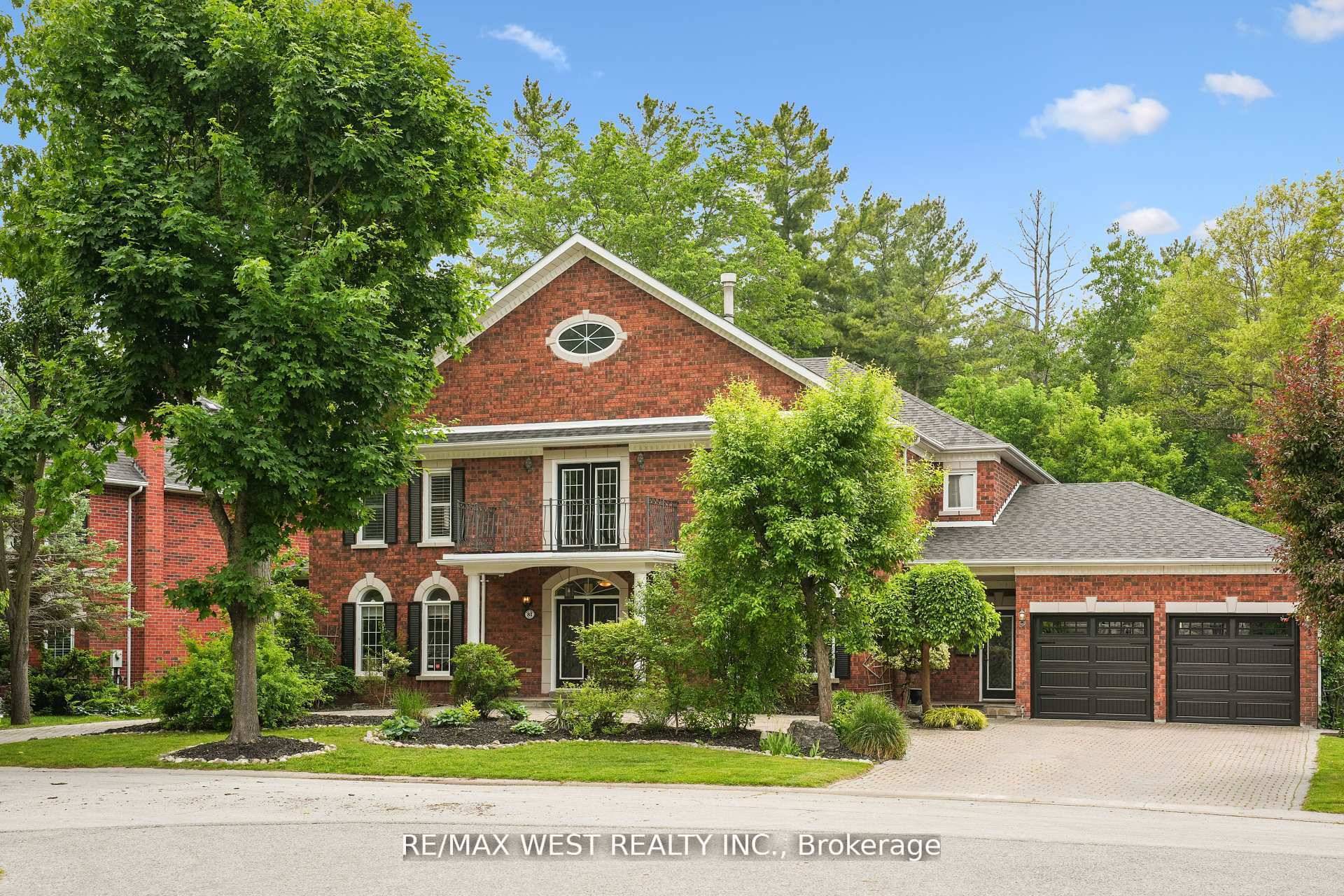 Stunning Custom Built Estate Home In Pickerings Prestigious Tall Trees Community !
