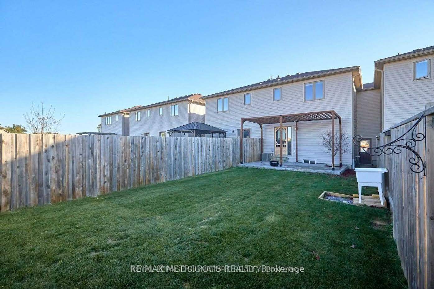 Introducing 22 Admiral Crescent a stunning, modern townhome built in 2011 that perfectly blends style, comfort, and functionality.
