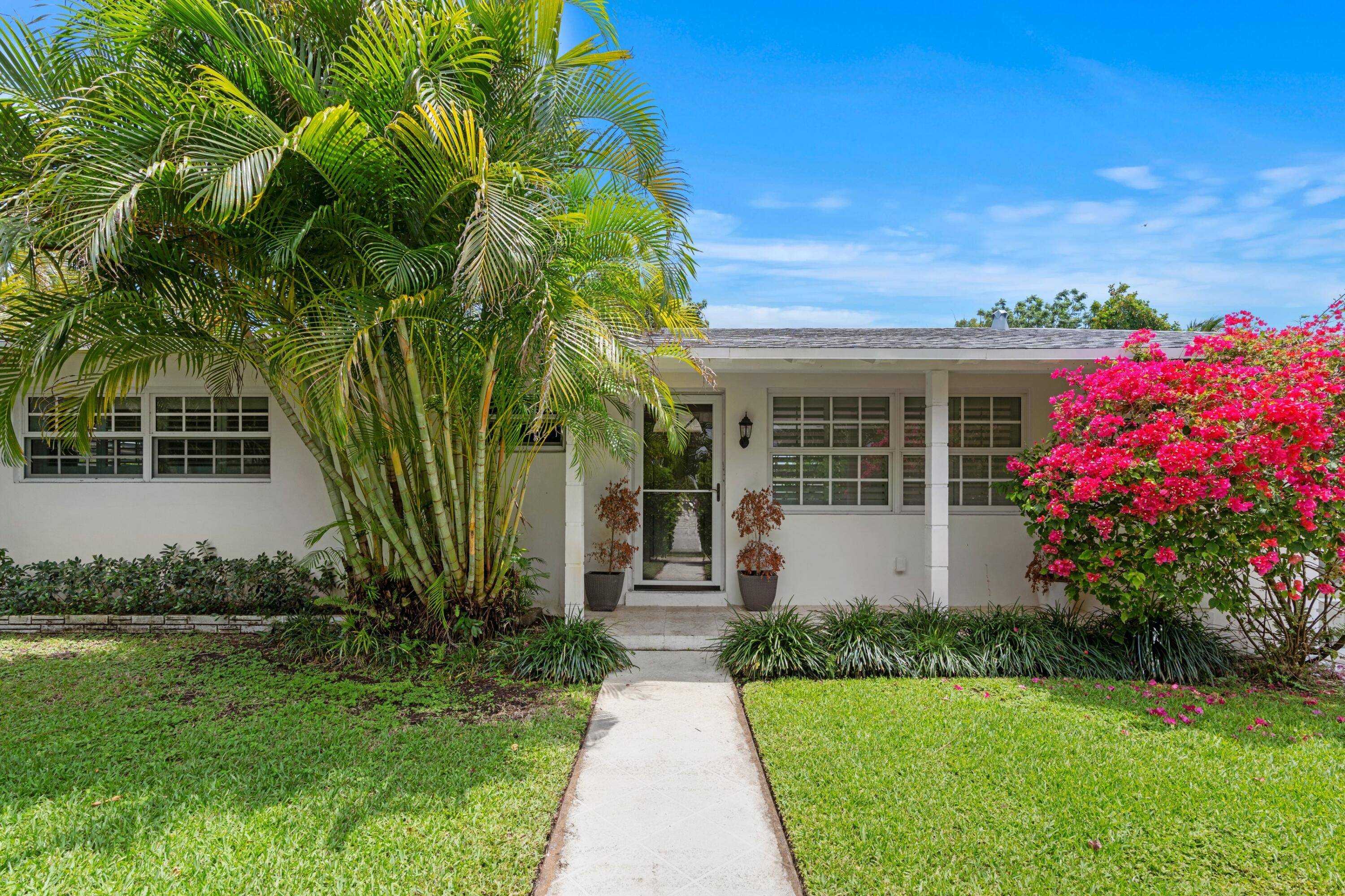 Nestled in the coveted College Park neighborhood, this charming, move in ready 3 bedroom, 2 bath residence boasts coastal living at its finest.