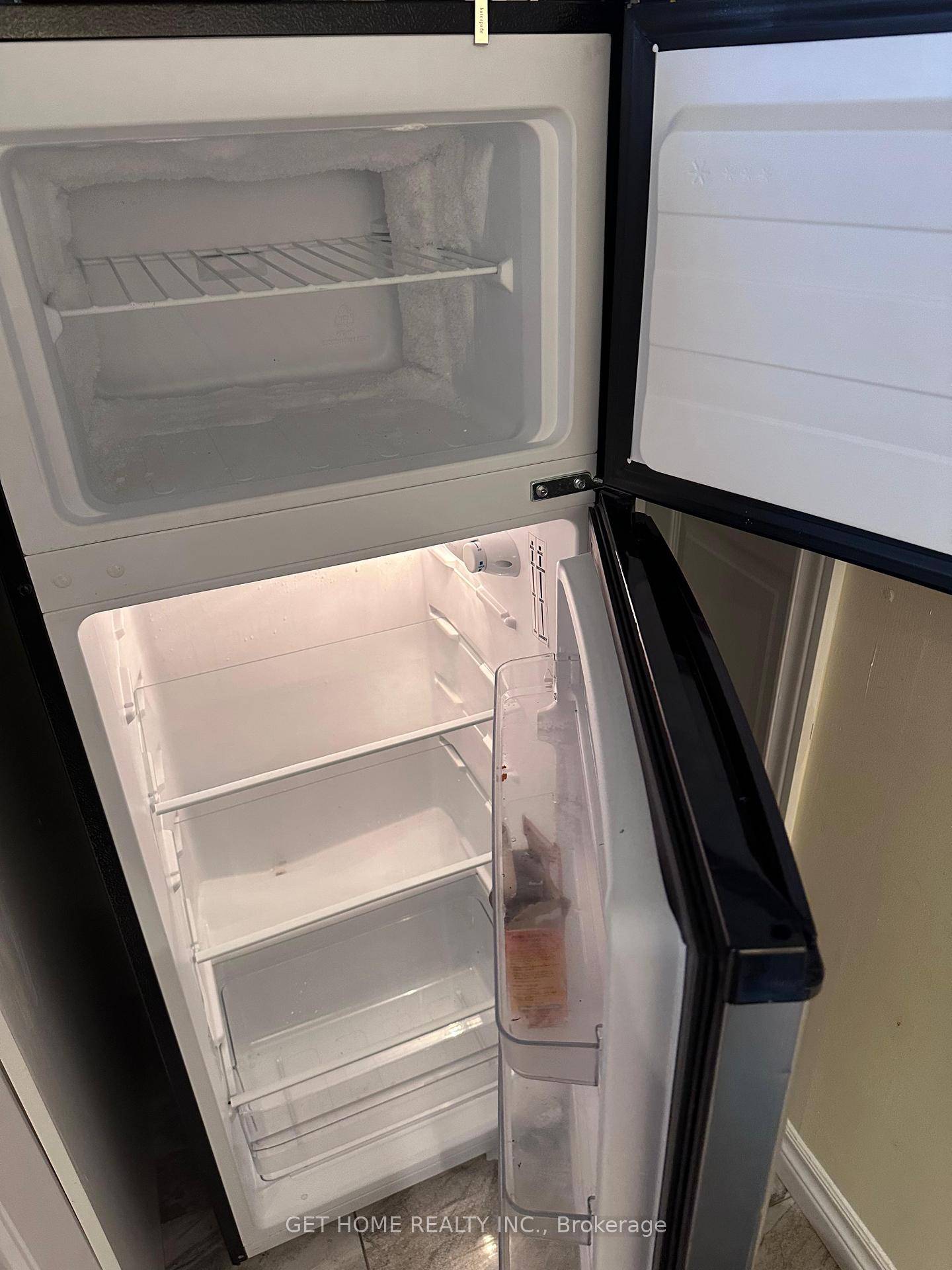 Very prime location. Bright amp ; Spacious Basement studio apartment in a semi detached house spacious studio with Kitchen, full bath, big closet, walk in storage and a big back ...